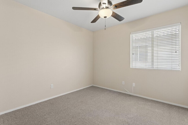 Building Photo - 921 E Montoya Ln
