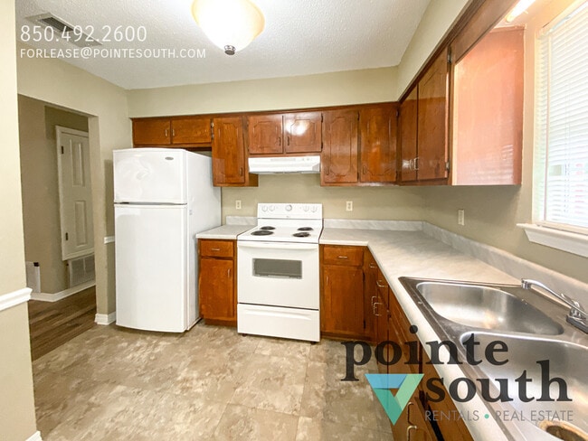 Building Photo - 21846 Mahan Dr