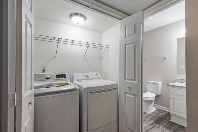 Building Photo - Discover Your Lakeside Oasis: 2 Bedroom Condo at Harris Lake