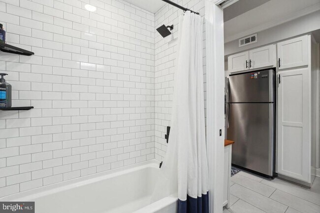 Building Photo - 123 17th St SE