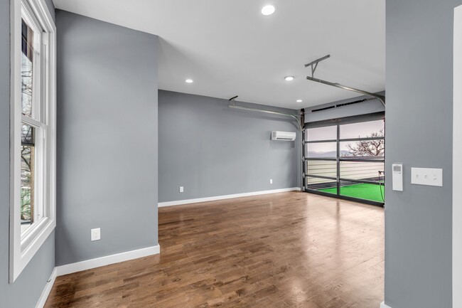 Building Photo - 418 37th Ave N