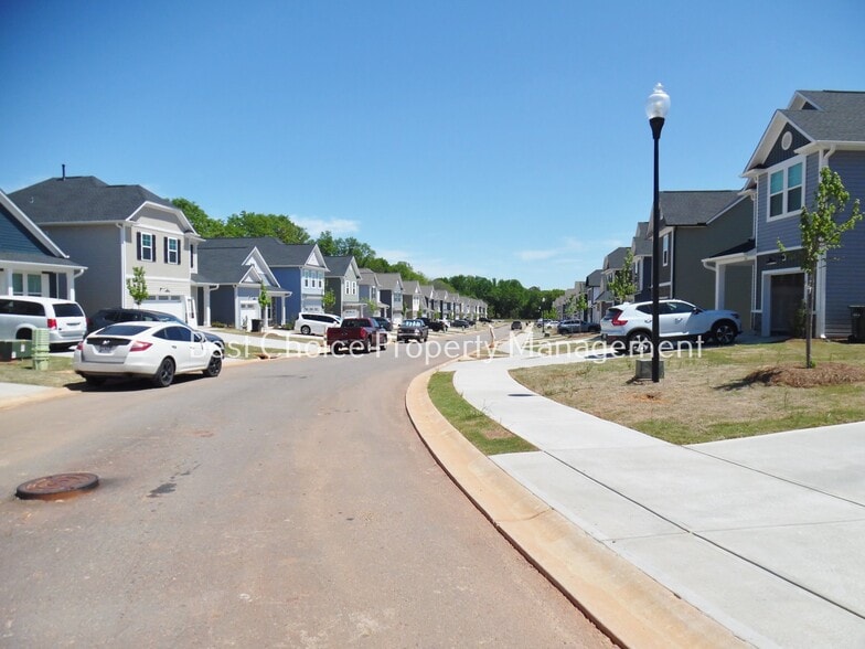 Building Photo - 245 Brown Cir