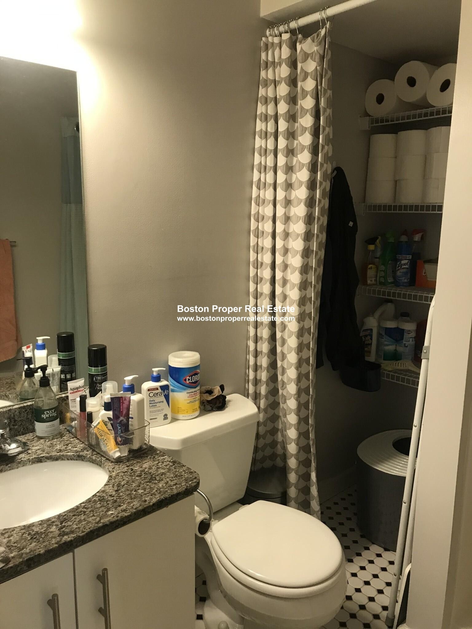 Building Photo - 461 Park Dr