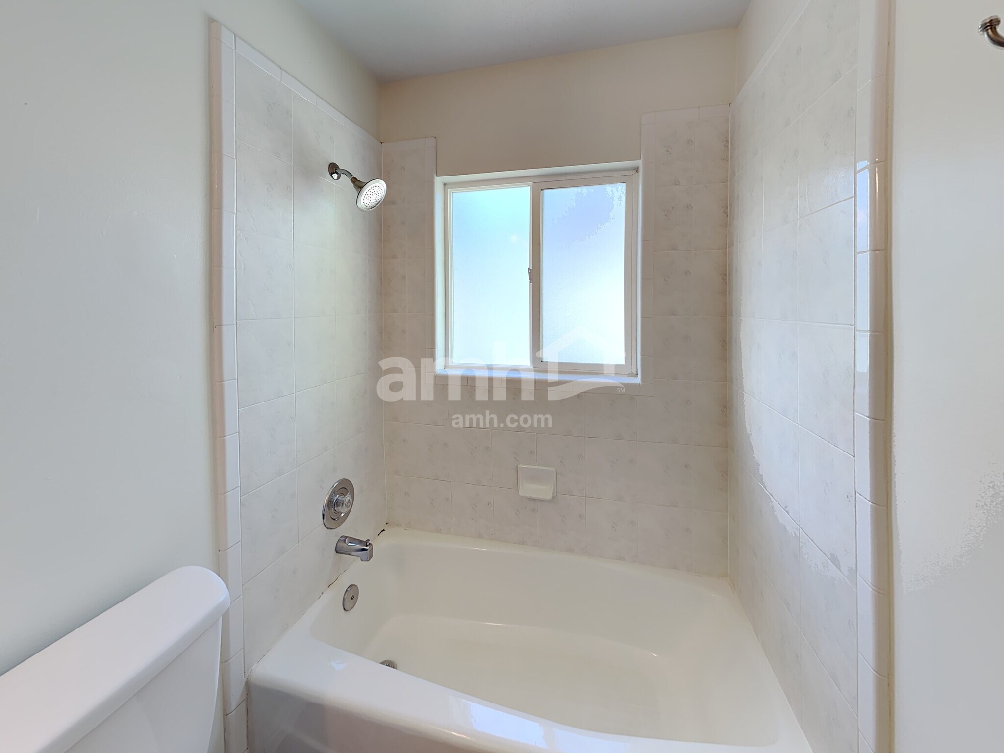 Building Photo - 5069 S Vista Dr