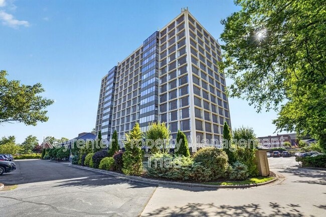 Building Photo - 1101 N Elm St
