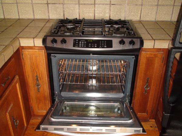 Gas Range - 314 Hillcrest Dr