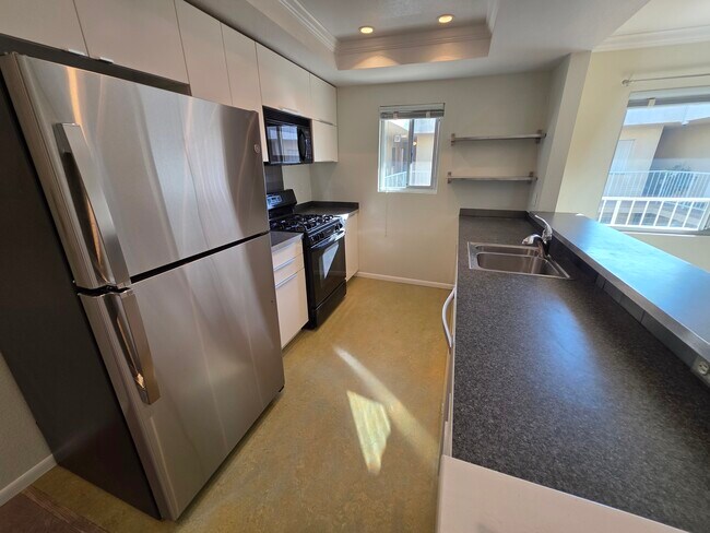 Building Photo - 3762 Hughes Ave