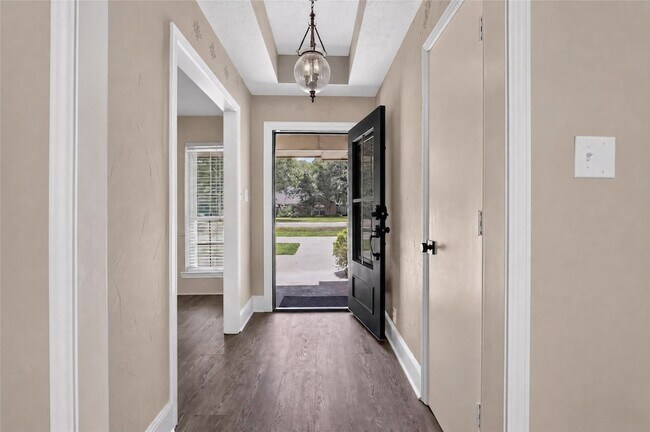 Building Photo - 1400 Emerald Cir