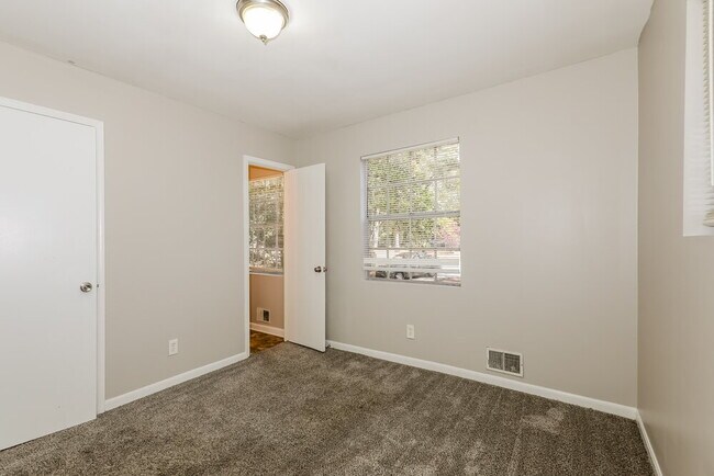 Building Photo - 7391 White Castle Ct