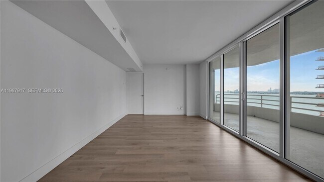 Building Photo - 555 NE 34th St