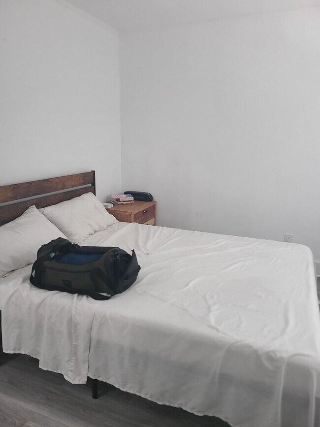 Building Photo - 515 49th St