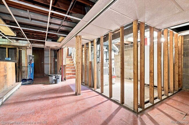 Building Photo - 10024 Mark Twain St