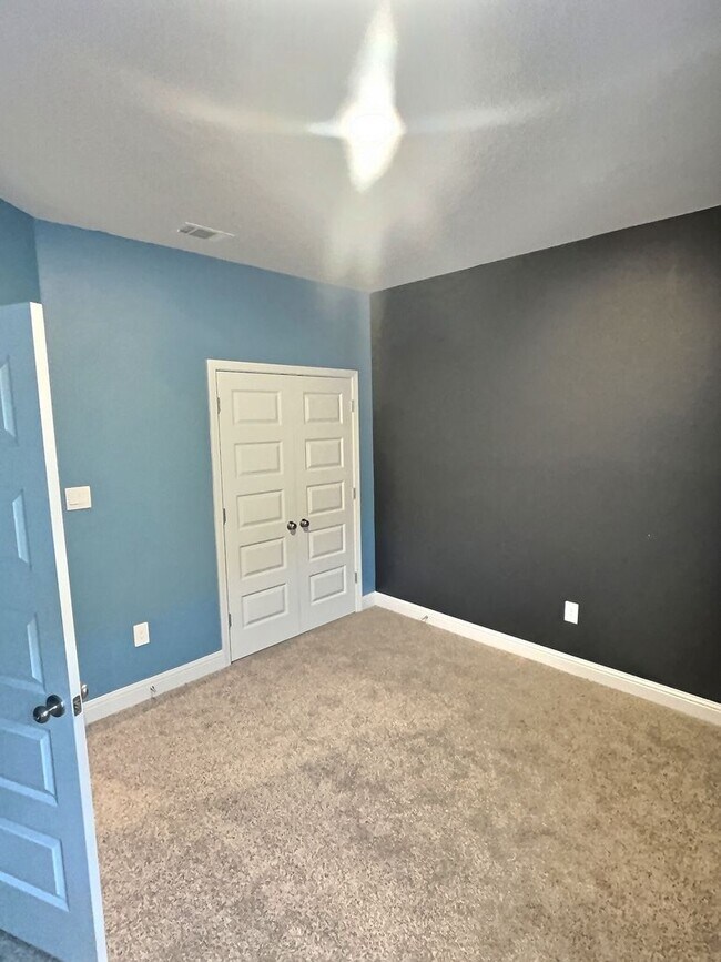 Building Photo - 3-bedroom home located in the South Pointe subdivision!