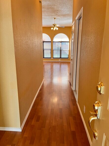 Foyer - 8106 Hawick Dr