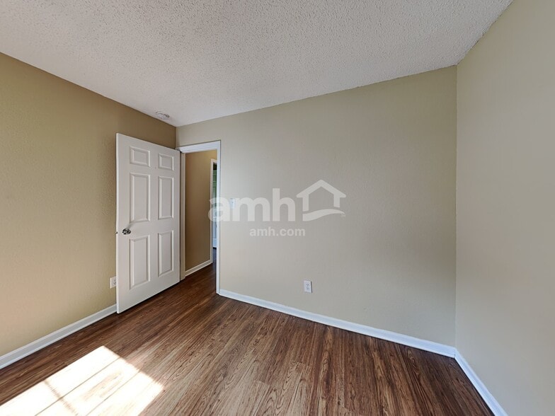 Building Photo - 1428 Blue Brook Way