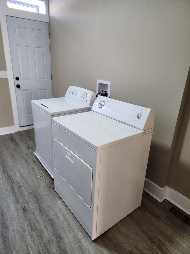 Building Photo - Charming, Fully Renovated 3-Bedroom Home in Baltimore City – Available Now!