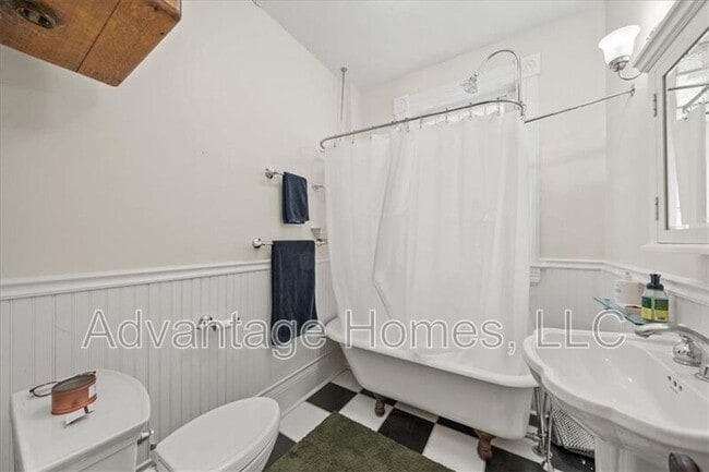 Building Photo - 4523 Wyoming St