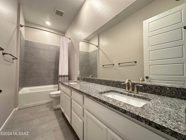 Building Photo - 12474 N Appling Ave