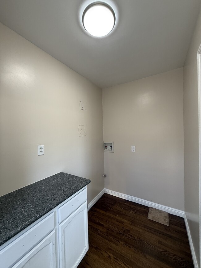 Building Photo - 3111 Jeffries Ave