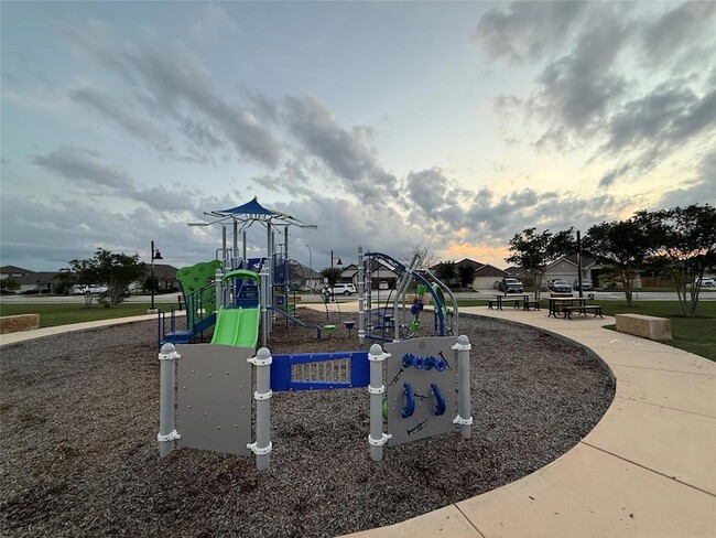 Building Photo - 104 Osier Pass