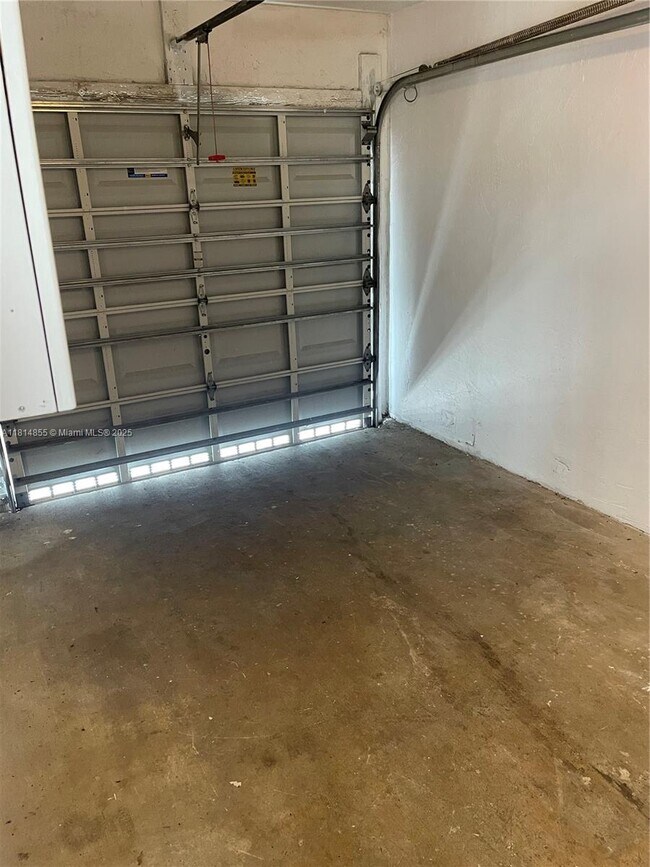 Building Photo - 9044 SW 148th Ct