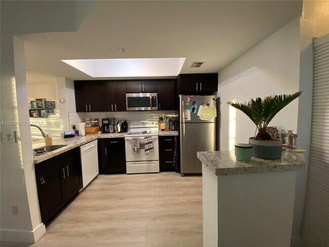Building Photo - 711 SW 148th Ave