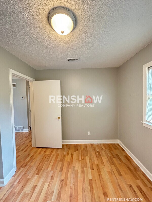 Building Photo - 3932 Dearborn St