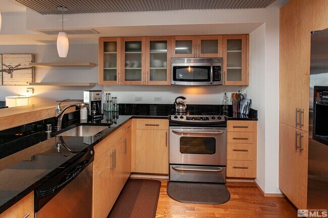 Building Photo - 255 N Sierra St