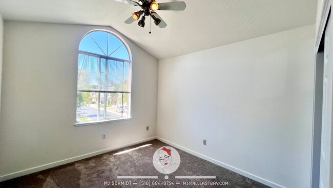 Building Photo - 303 Sutton Cir