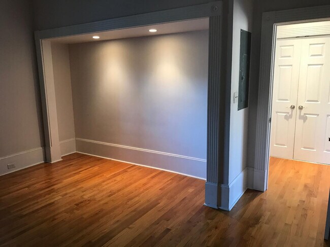 Building Photo - 380 S Upper St