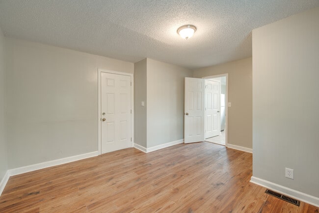 Building Photo - 1503 Ely Rd