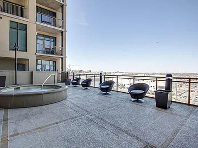 Building Photo - Luxury condo in the Rhythm at Music Row