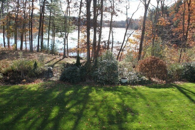 Building Photo - 7 Deer Run Dr