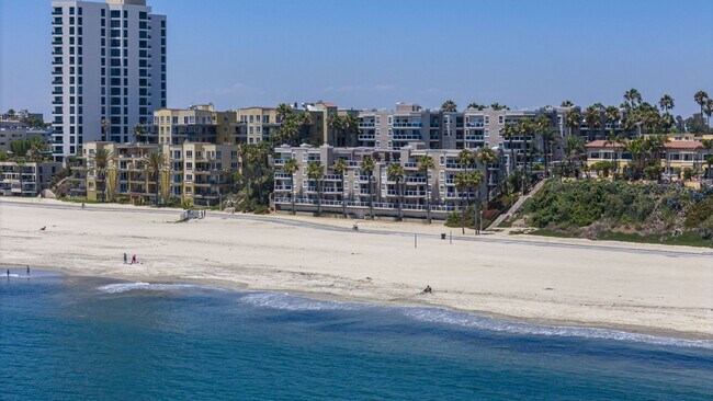 Building Photo - Beachfront Oasis - 3 bed 2 bath in Alamitos Beach with Parking