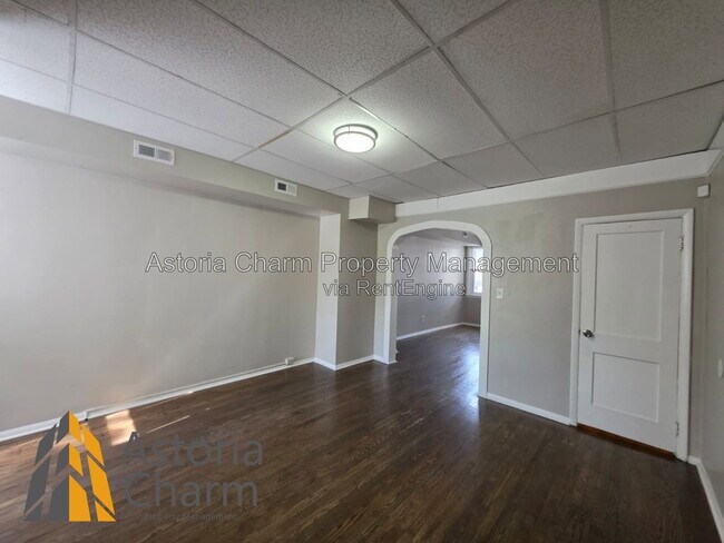 Building Photo - 1418 N Dukeland St