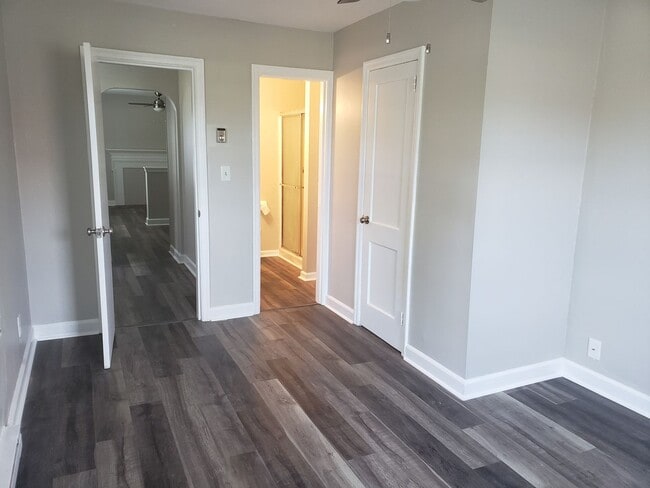 Building Photo - Warwick Blvd-15641