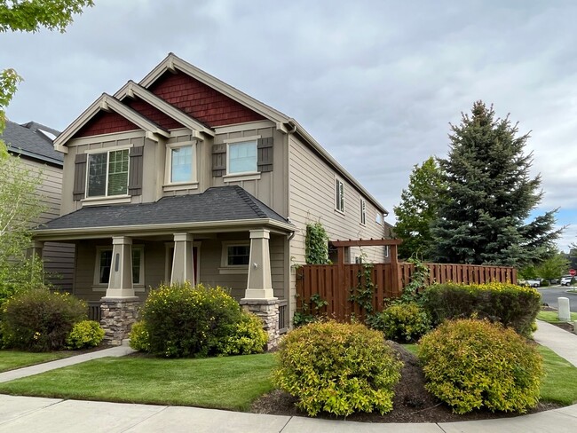 Primary Photo - Spacious SE Bend 3 Bed/2.5 Bath on Corner ...