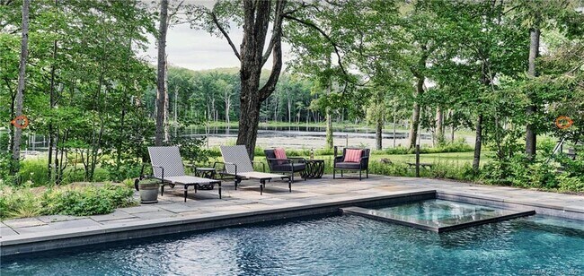 Building Photo - 8 Chester Rd