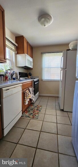 Building Photo - 5828 Biscayne Dr