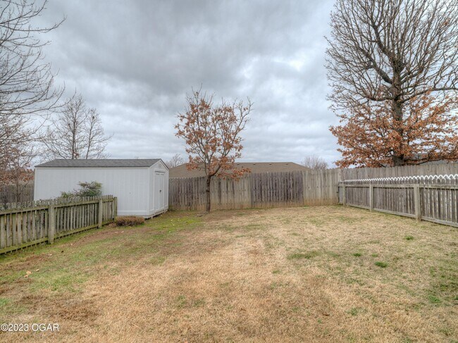 Building Photo - 3122 S Tyler Ave