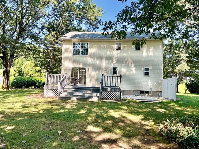 Building Photo - 216 Castlewood