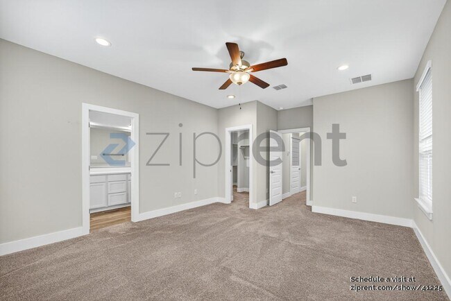 Building Photo - 1511 E Sandalwood Ln