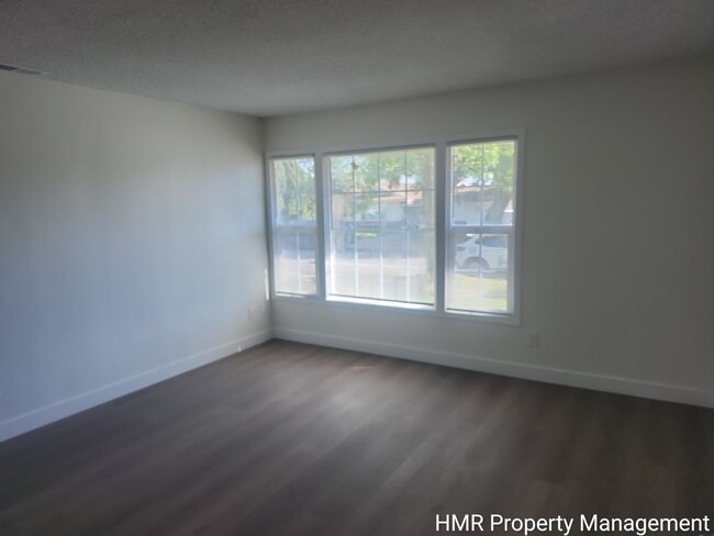 Building Photo - Beautifully Updated Single-Story Home