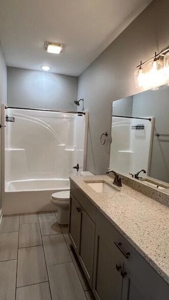 Building Photo - 564 NE Bellingham Dr