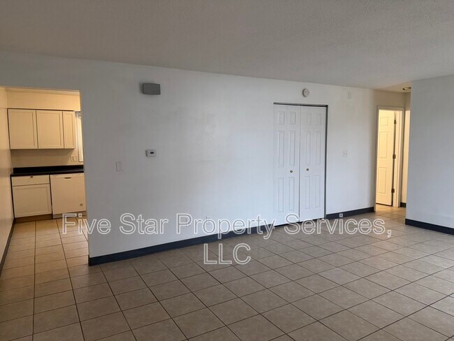 Interior Photo - Lake Shore Apartments