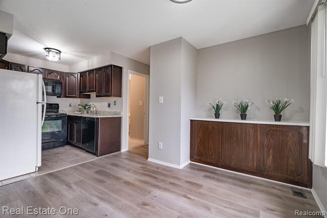 Building Photo - 37095 Nottingham Dr