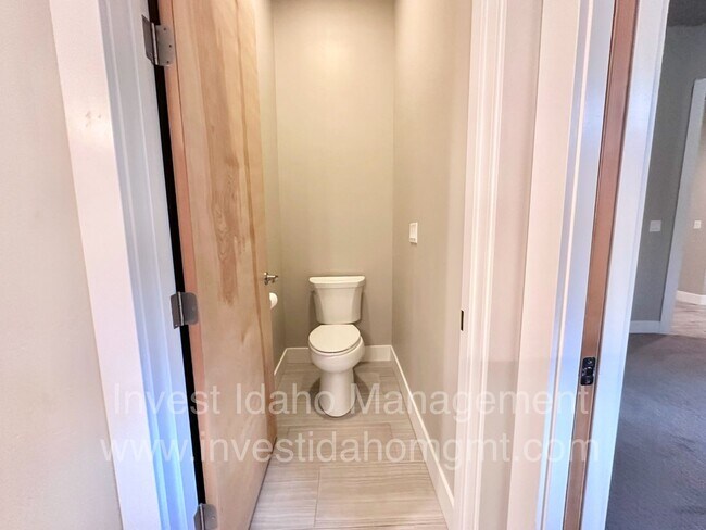 Building Photo - Rarely available in the most preferred River District! Available July 2026