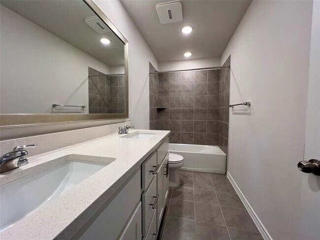Building Photo - 2907 Salvidar Bend