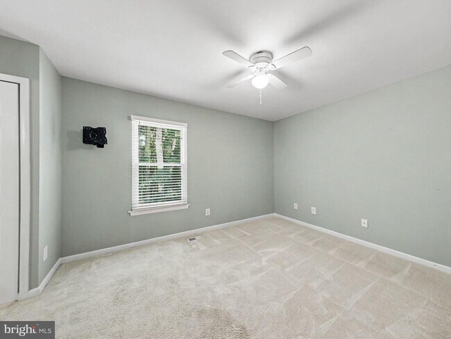 Building Photo - 5570 Rowser Dr