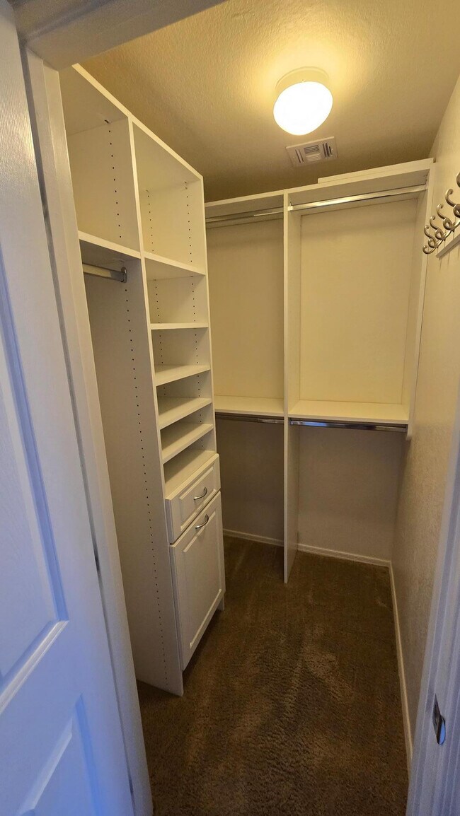 Building Photo - 16825 N 14th St